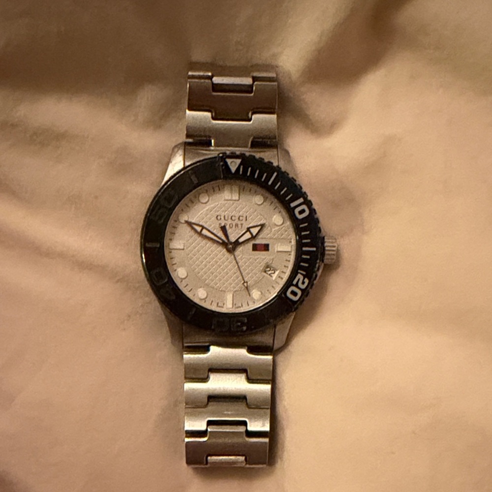 Gucci Black and Silver Men's Watch